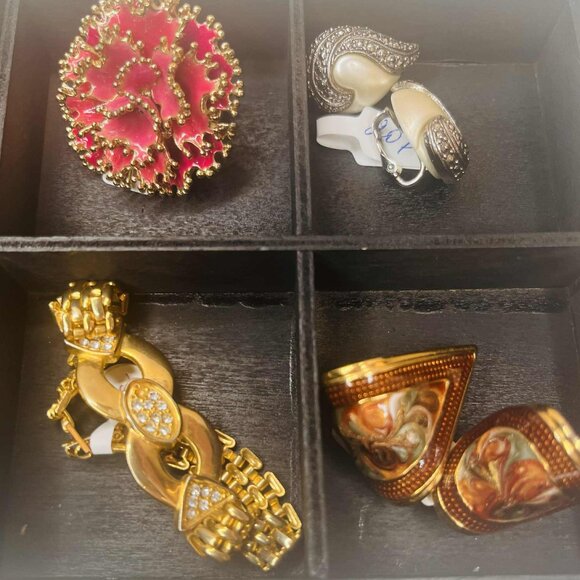 Vintage Gold-Tone Chain Bracelet with Crystal Accents — Statement 1990s Glam - Picture 4 of 8